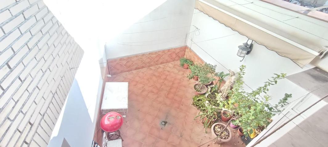 CASA EN MARACENA JUNTO A PARADA DEL METRO photo 0
