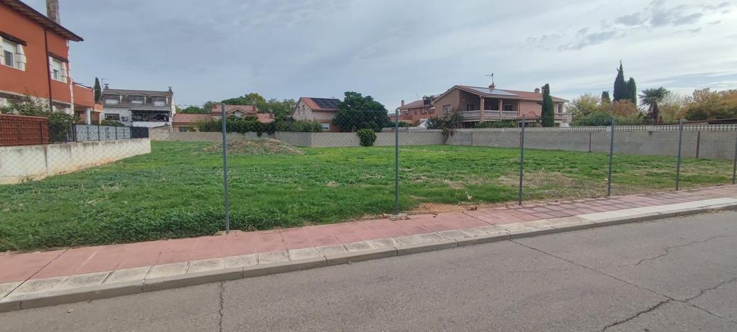 Terreno Urbanizable En venta en Calle Antonio Cabezón, Cabanillas Del Campo photo 0