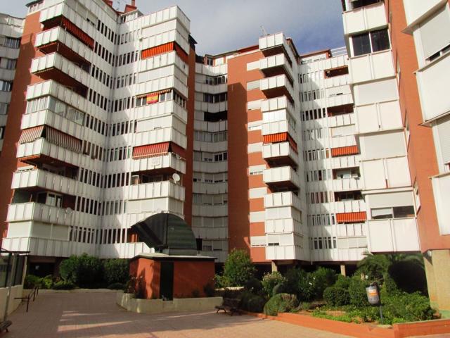 Piso En venta en Calle De Los Hermanos Pinzón, Este, Móstoles photo 0