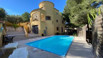 Chalet independiente con piscina en Orihuela Costa photo 0
