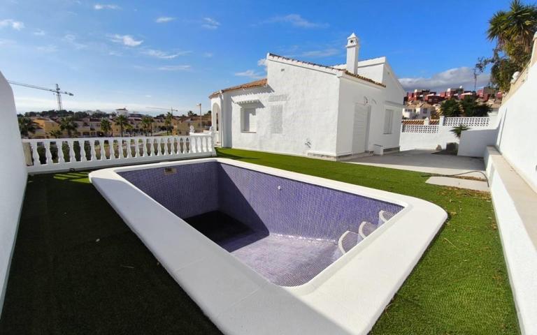 ¡OFERTA! Villa totalmente reformada con piscina privada en Villamartín. photo 0