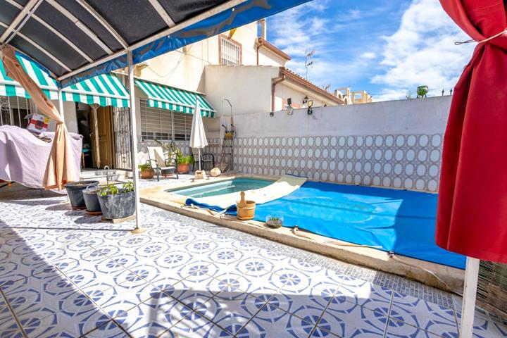 ¡Tu Paraíso en Torrevieja te Espera! Chalet con Piscina Privada y Solárium! photo 0