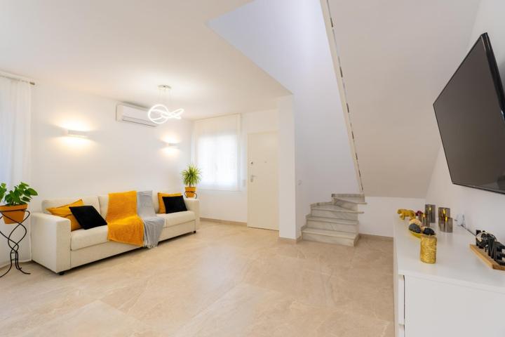 Unifamiliar En venta en Punta Prima, Torrevieja photo 0
