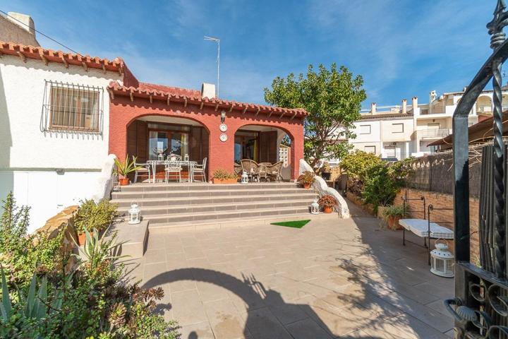 Chalet pareado en Punta Prima (Orihuela costa) photo 0