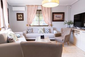 Chalet adosado con jardín en zona Calasancio – ¡Todo exterior y listo para entrar a vivir! photo 0