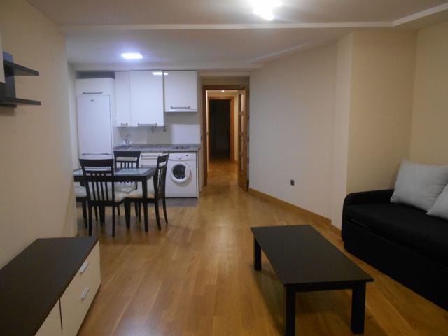 Piso En alquiler en Centro, Salamanca photo 0
