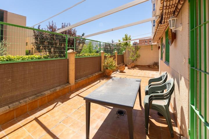 SE VENDE BONITO PISO CON GRAN TERRAZA EN C-PADRE CLARET ,GRANADA photo 0