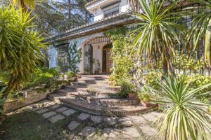 ¡MAGNIFICO CHALET CON AMPLIOS JARDINES Y PISCINA EN CORTIJO DEL AIRE! photo 0