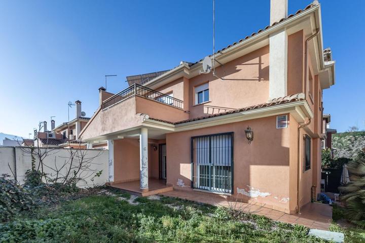 Chalet en Huetor Vega. photo 0
