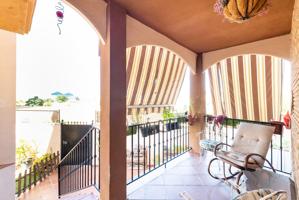 Casa a la venta en Peligros con grandes espacios y vistas despejadas photo 0