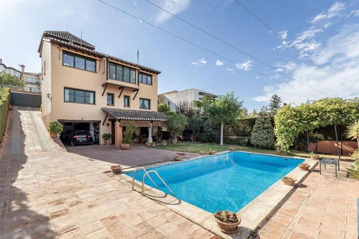GRAN CASA CON PISCINA EN COLINAS BERMEJAS, MONACHIL photo 0