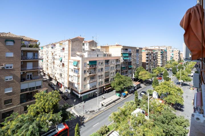 Camino de Ronda. Piso en planta alta con 5 dormitorios, garaje y trastero, calefacción central. photo 0