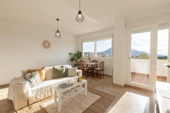 Piso en urbanización privada con piscina comunitaria, terraza, 2 plazas de garaje y trastero. photo 0