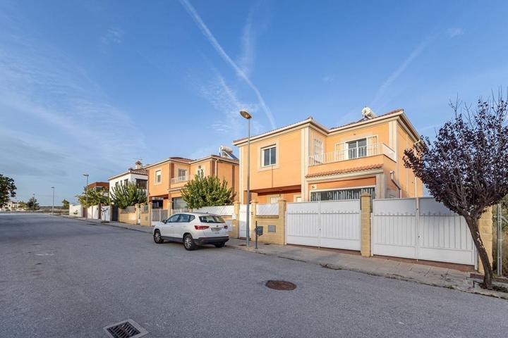 FANTÁSTICA CASA EN URBANIZACIÓN LOS CORTIJOS photo 0