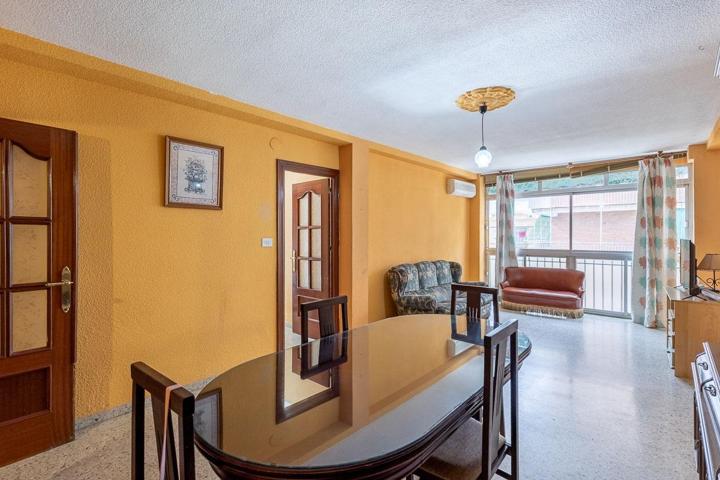 Piso de 3 dormitorios en el Zaidin photo 0