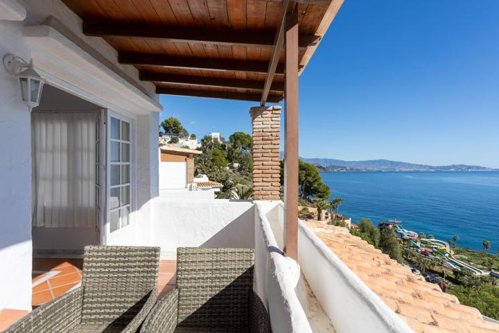 EL PRIVILEGIO DE VIVIR DONDE OTROS SOLO VERANEAN, Chalet Independiente en Primera Línea de Mar photo 0