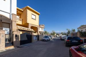 Adosado con piscina, en la mejor zona de Pulianas photo 0