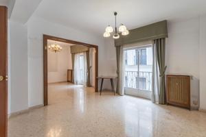 GRAN PISO EN REYES CATOLICOS photo 0