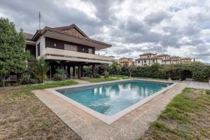 Gran casa con parcela y piscina en Cájar photo 0