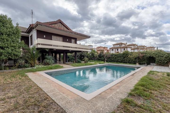 Gran casa con parcela y piscina en Cájar photo 0