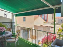 Amplia Vivienda con bajo, Jardín, y grandes posibilidades de adaptarla a tu estilo photo 0