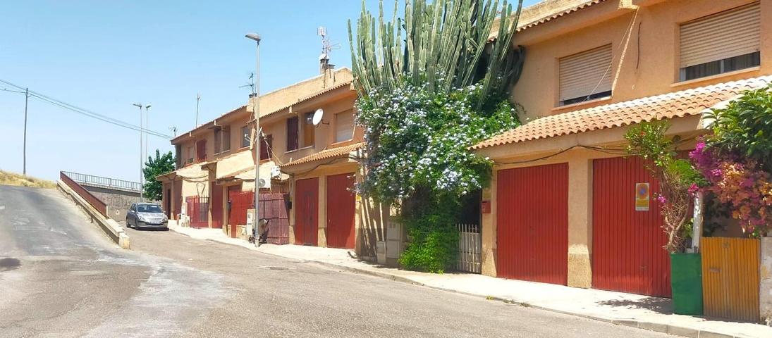 Dúplex de 4 habitaciones a reformar integralmente en Los Ramos photo 0