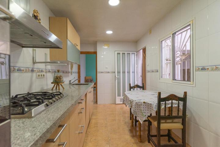 Oportunidad Única: Dos Casas Juntas para Reformar en el Corazón de la Ciudad photo 0