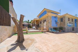 Descubre un oasis de lujo en la urbanizacion de El Coto photo 0