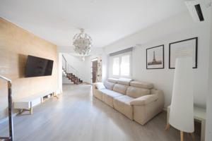 Moderna y Acogedora Vivienda con Amplias Zonas Luminosas photo 0