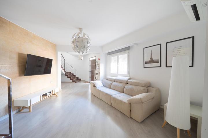 Moderna y Acogedora Vivienda con Amplias Zonas Luminosas photo 0