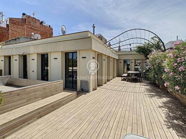 Impecable ático con piscina en venta en el centro de Barcelona photo 0