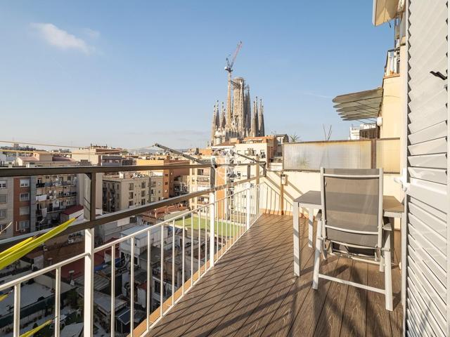 Ático con espectaculares vistas a la Sagrada Familia photo 0