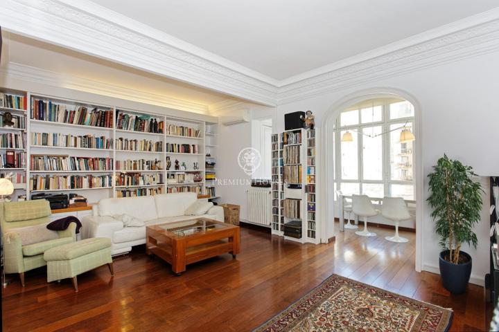 Exclusivo piso de diseño en la calle Casanova photo 0