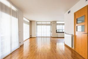 Exclusivo y luminoso piso con terraza en Las Tres Torres photo 0