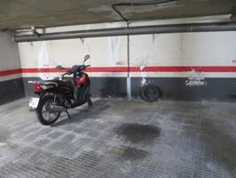 PLAZA DE PARKING EN VENTA PARA COCHE PEQUEÑO O DOS MOTOS photo 0