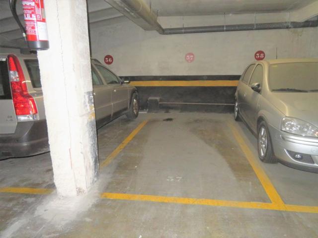 PLAZA DE PARKING EN LA CALLE FLORIDABLANCA TOCANDO VILADOMAT photo 0