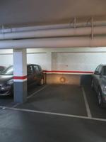 GRAN PLAZA DE PARKING EN LA GRAN VIA CARLOS III photo 0