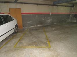 PLAZA DE PARKING EN LA CALLE TAMARIT PARA MOTO photo 0