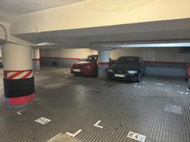 PLAZA DE APARCAMIENTO PARA COCHE GRANDE EN EL BARRIO DE SANT ANTONI photo 0