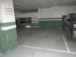 GRAN PLAZA DE PARKING EN LA CALLE MANSO photo 0