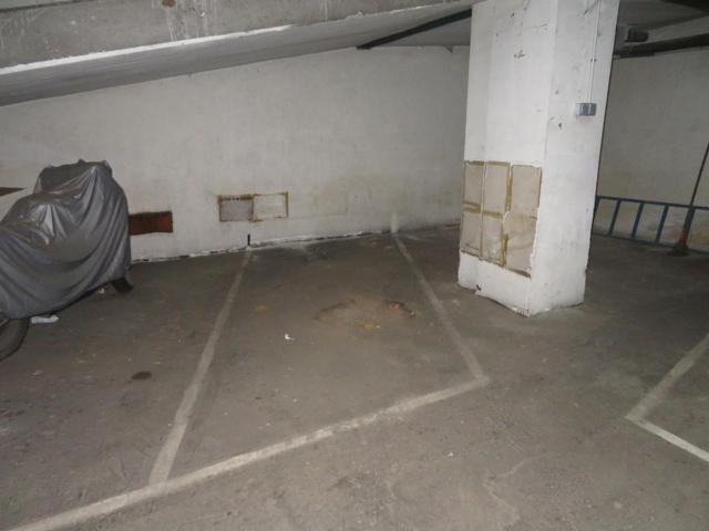 PLAZA DE PARKING PARA MOTO EN LA CALLE TAMARIT photo 0