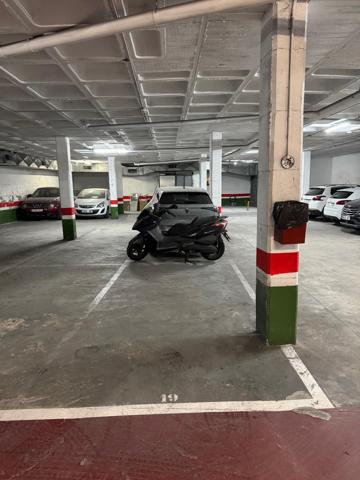 PLAZA DE PARKING EN ALQUILER PARA COCHE MEDIANO EN LA CALLE SANTA MADRONA photo 0