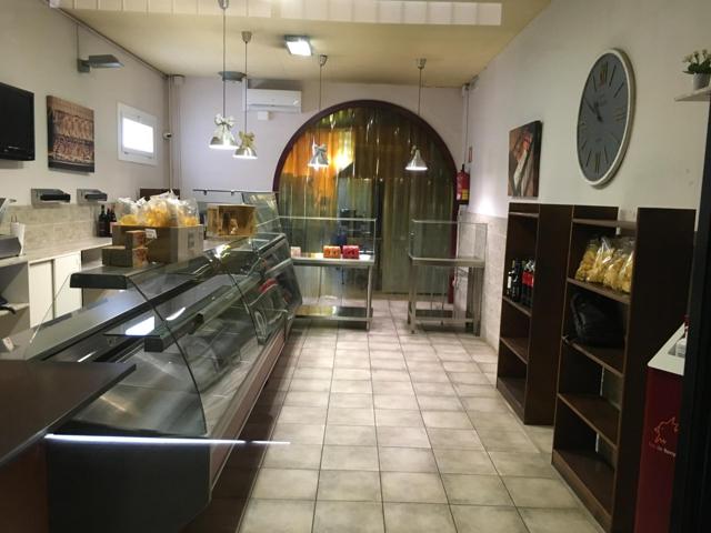 Rostiseria en traspaso zona centro photo 0