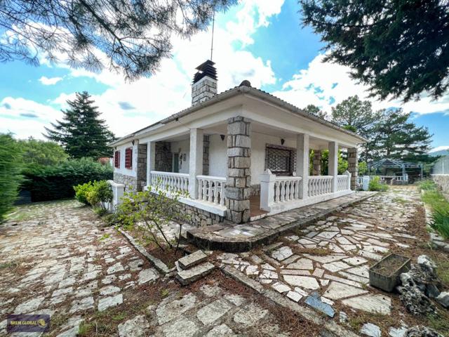 Casa unifamiliar en venta en Lozoyuela photo 0