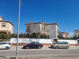 Chalet pareado en venta en La Zubia photo 0