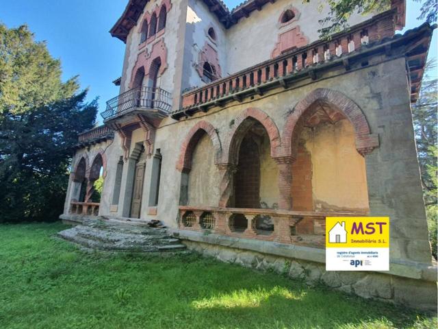 Edificio en venta en Viladomiu Vell photo 0