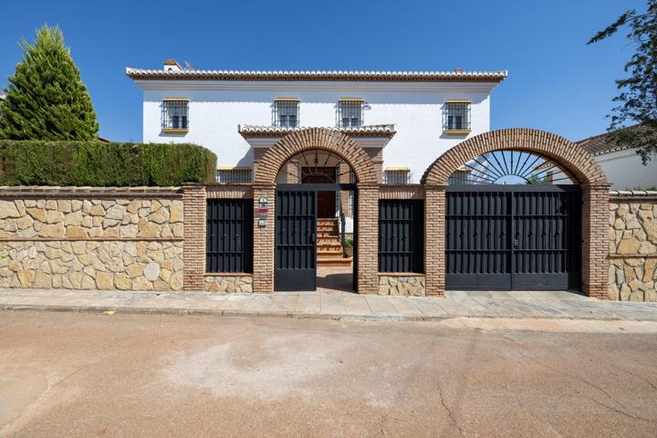 Chalet independient en urbanizacion Molino Alto Otura. photo 0
