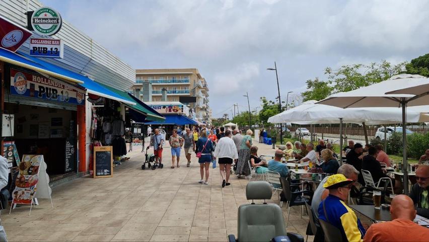 Dos locales comerciales en el paseo en primera línea de mar. photo 0