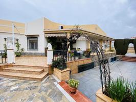 Chalet independiente de 750 m2 con piscina en La Zubia. photo 0