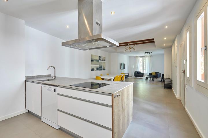 Lujosa vivienda de 3 habitaciones amplia y reformada frente a Las Ramblas photo 0